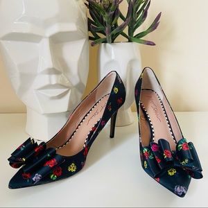 New Betsey Johnson black floral print pointed toe bow heels shoes